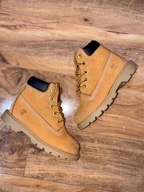 Timberland Toddler Classic 6-Inch Waterproof Boot - size 9